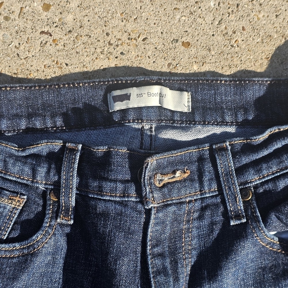 Levi's 515 Bootcut Jeans Women's 6M W28 L32 Dark Wash Mid Rise Stretch Denim - Picture 3 of 7